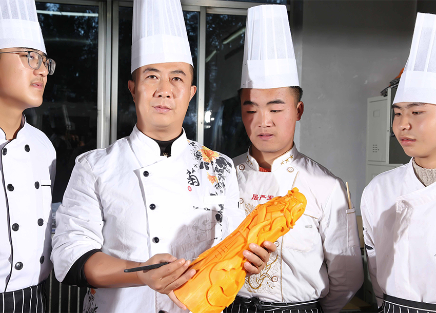 甘肃中职学校为您解读中式烹调师的职业前景